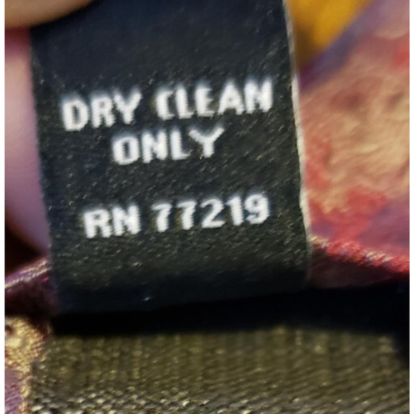 Kenneth Cole Awareness Red Abstract Striped Mens 100% Silk Necktie Tie - Picture 7 of 9